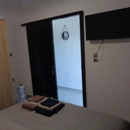 La Casa Di Mezzo *