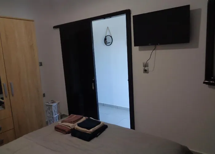 La Casa Di Mezzo *